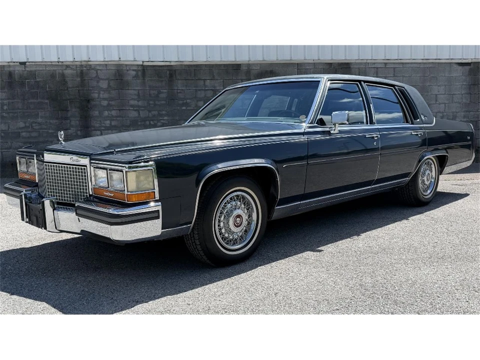 1988 Cadillac Brougham - Image 3 of 31