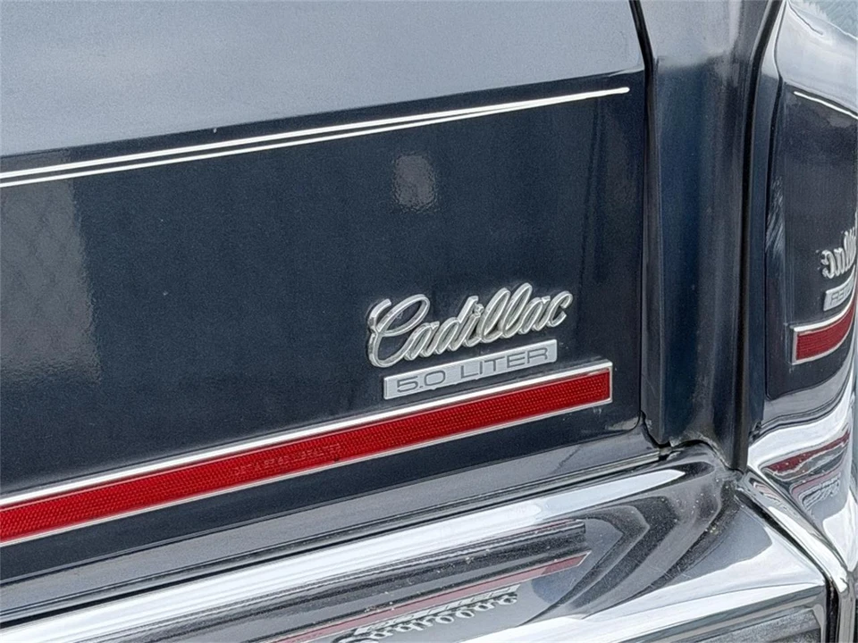 1988 Cadillac Brougham - Image 9 of 31