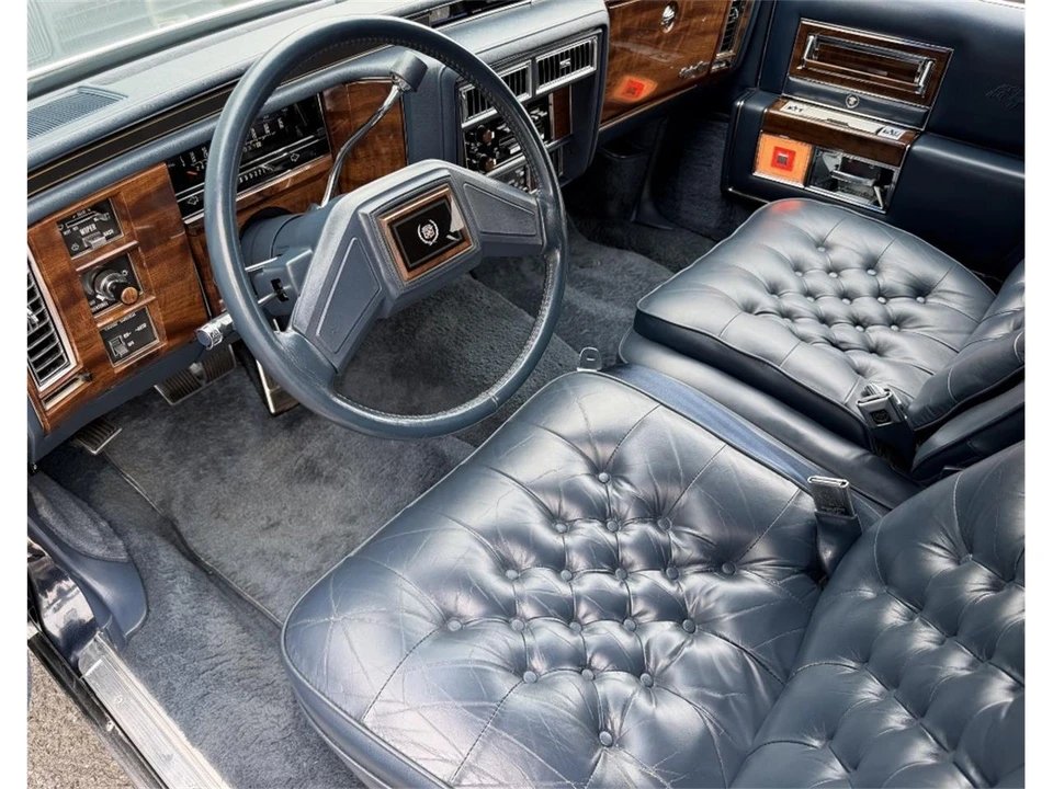 1988 Cadillac Brougham - Image 25 of 31