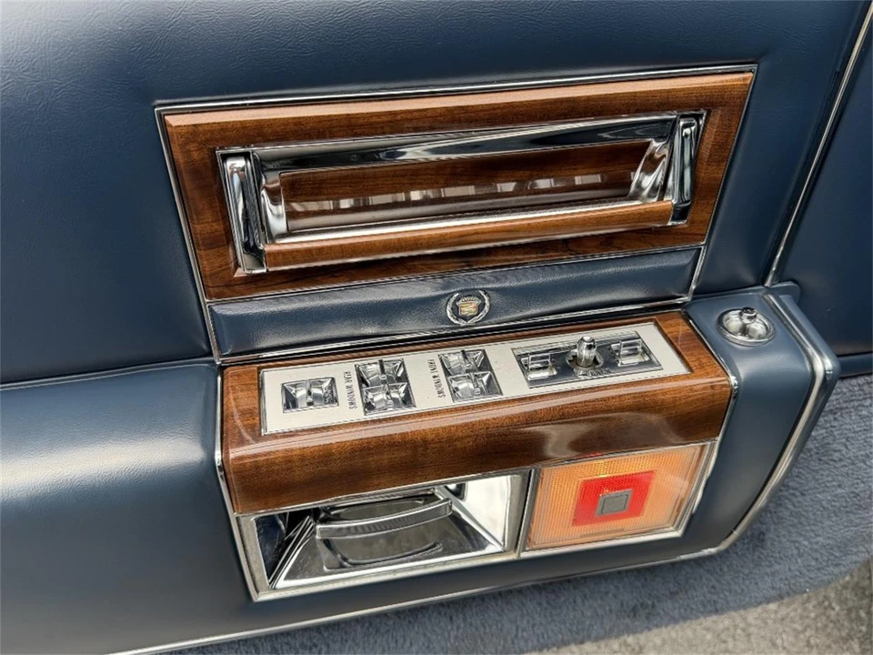 1988 Cadillac Brougham - Image 21 of 31