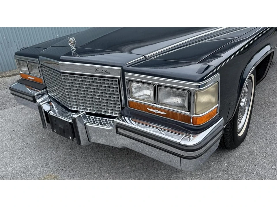 1988 Cadillac Brougham - Image 6 of 31