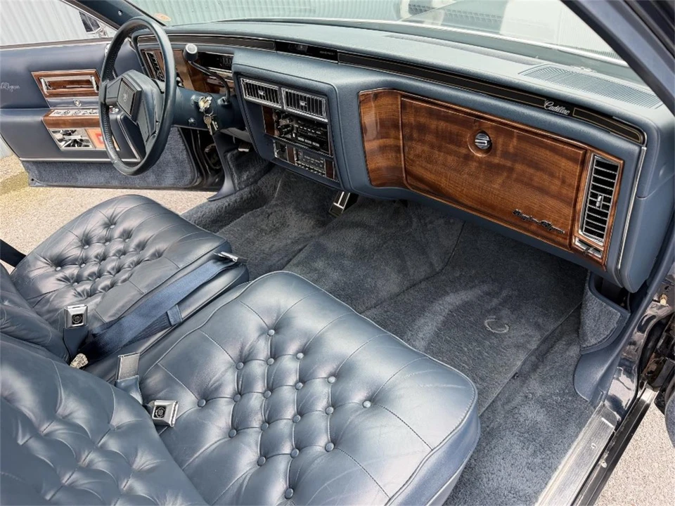 1988 Cadillac Brougham - Image 28 of 31