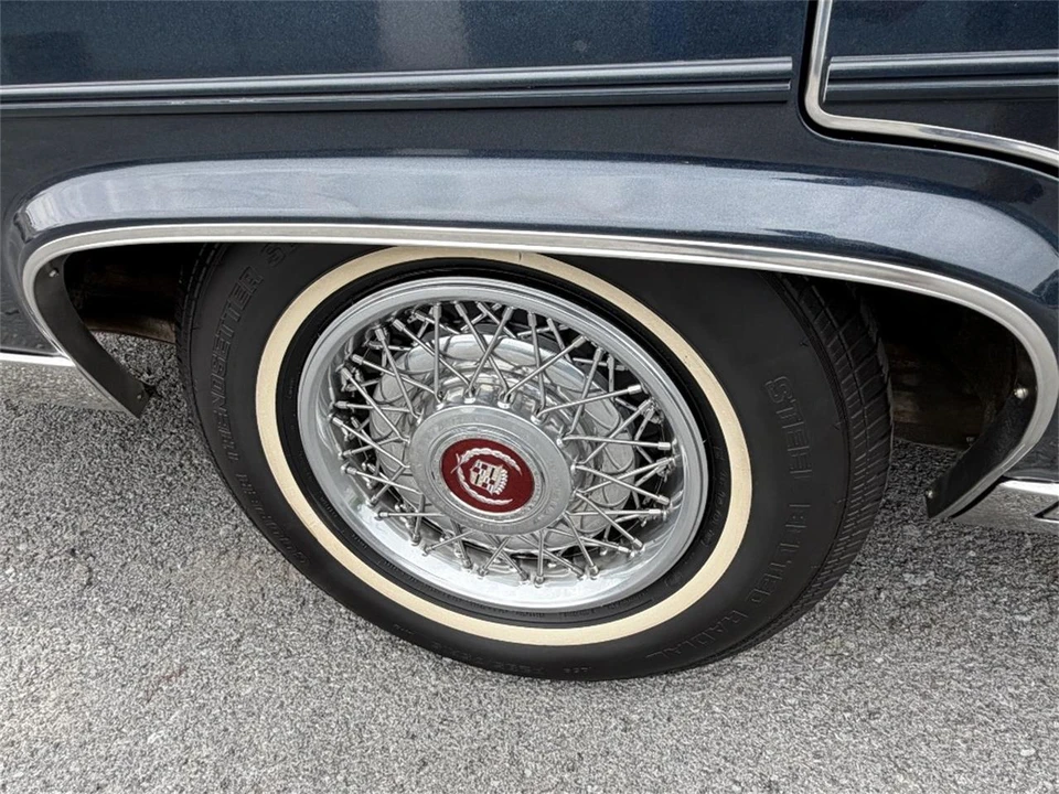 1988 Cadillac Brougham - Image 16 of 31