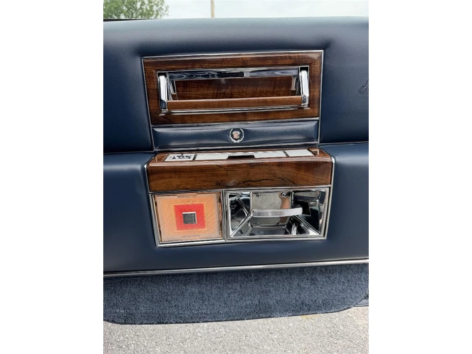 1988 Cadillac Brougham - Image 23 of 31