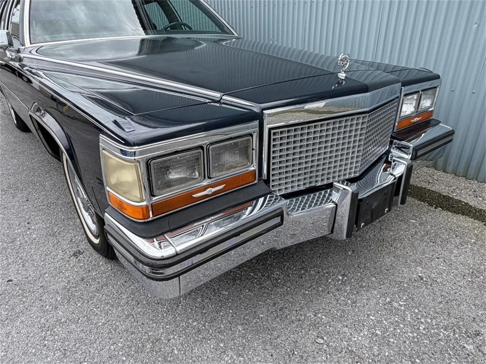 1988 Cadillac Brougham - Image 15 of 31
