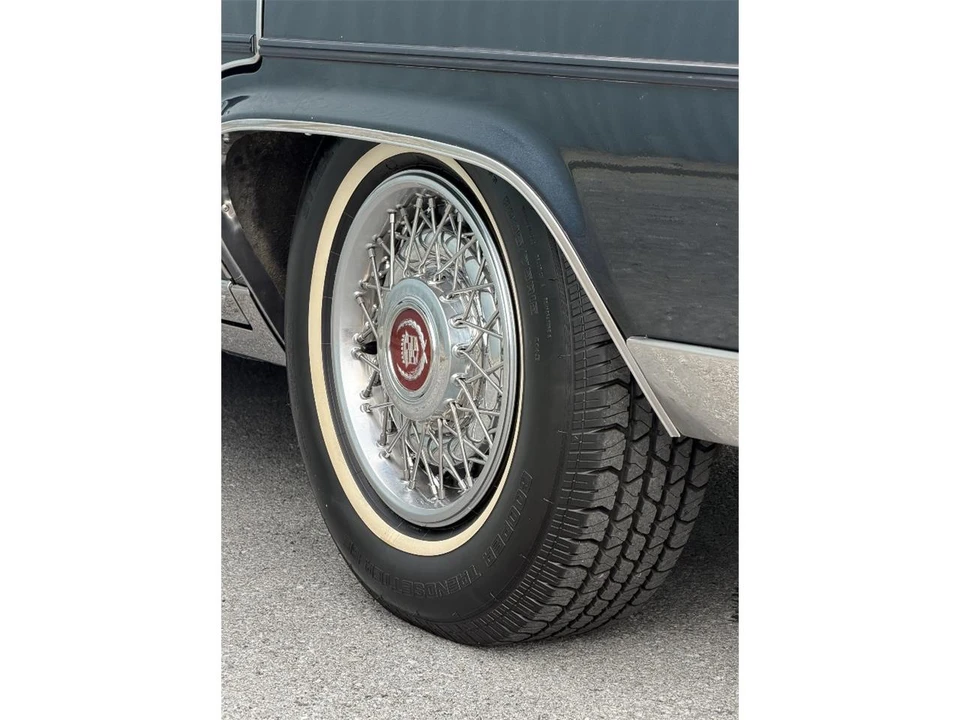 1988 Cadillac Brougham - Image 13 of 31