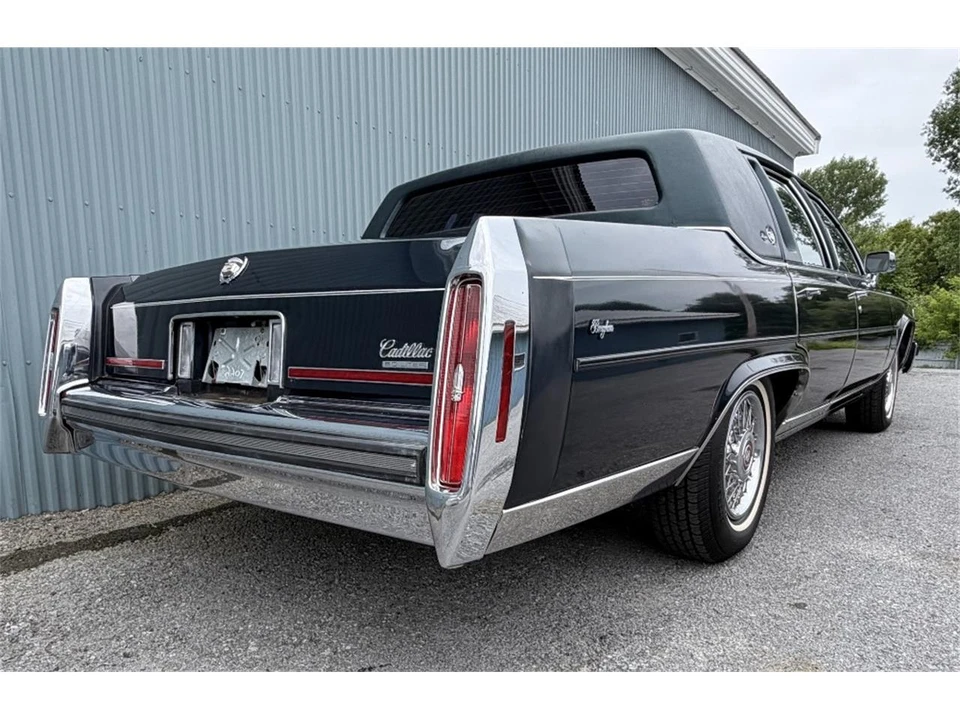 1988 Cadillac Brougham - Image 17 of 31