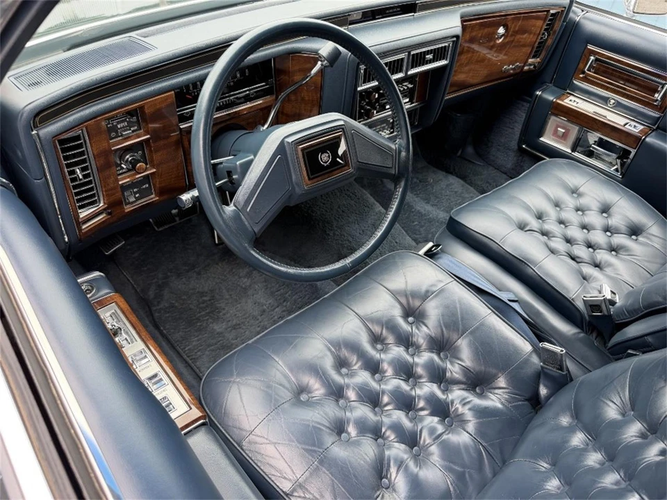 1988 Cadillac Brougham - Image 27 of 31