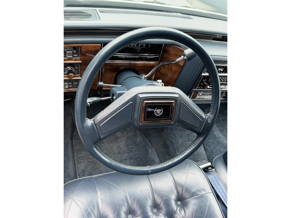1988 Cadillac Brougham - Image 26 of 31