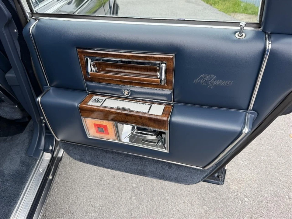 1988 Cadillac Brougham - Image 22 of 31