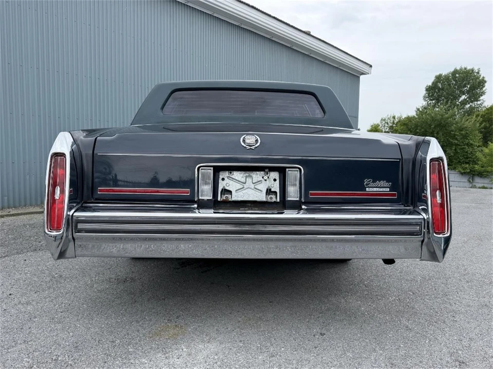 1988 Cadillac Brougham - Image 10 of 31