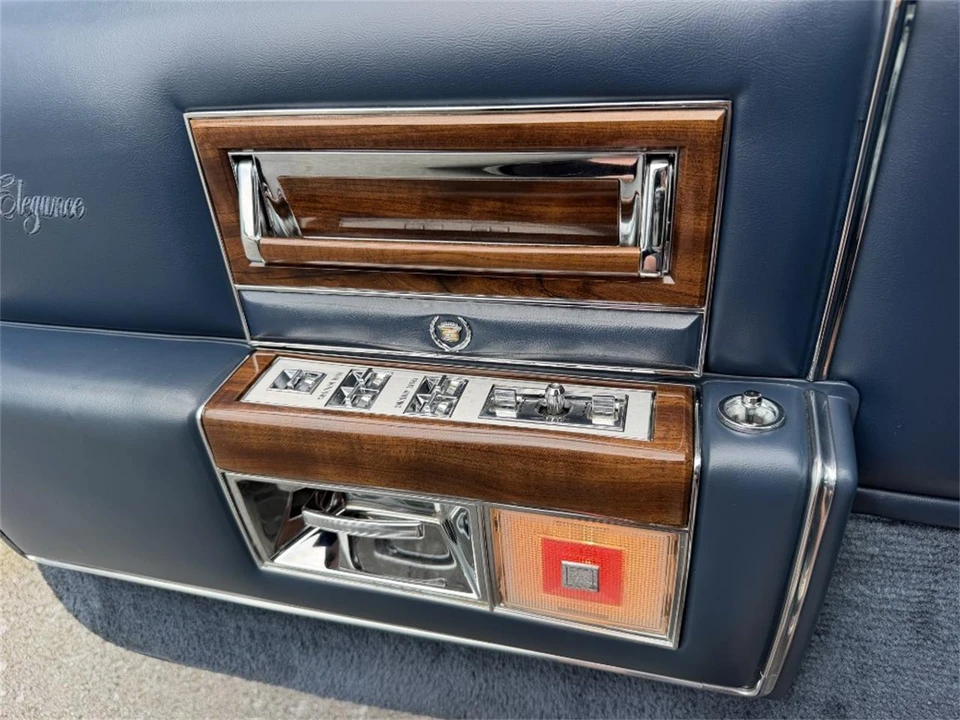 1988 Cadillac Brougham - Image 24 of 31