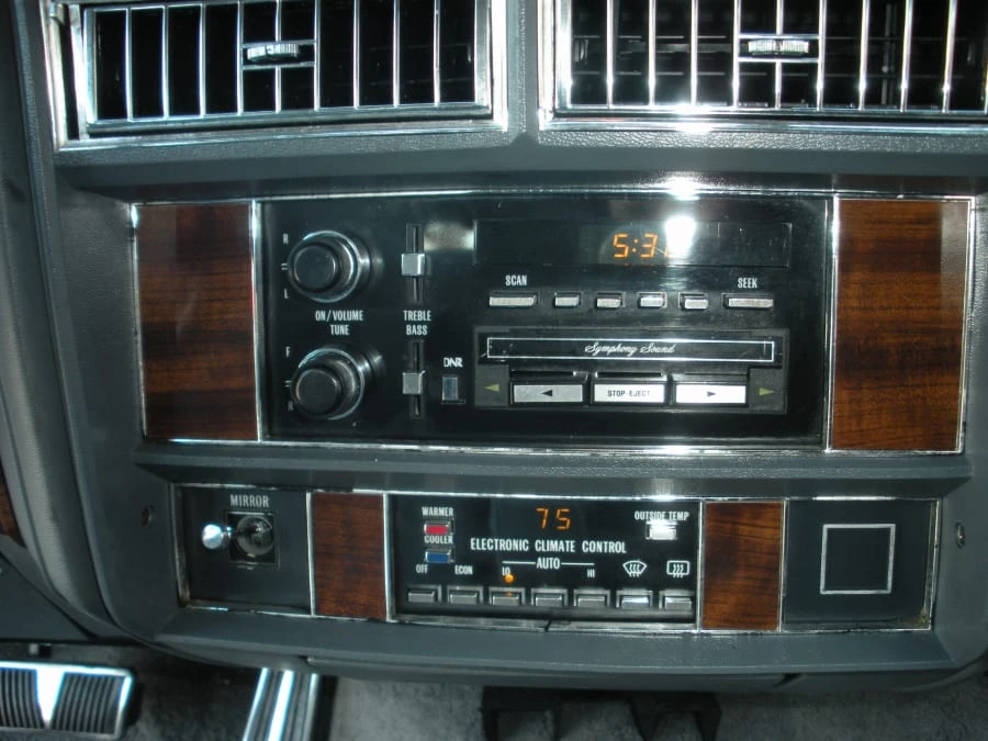 1988 Cadillac Brougham - Image 9 of 12