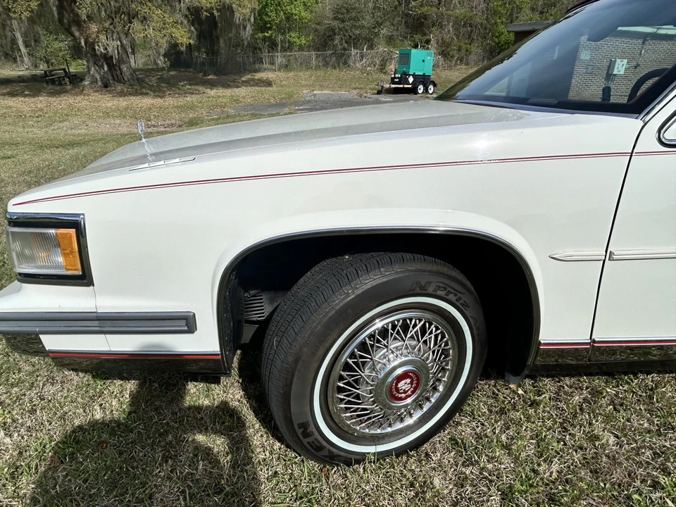 1988 Cadillac DeVille 6th Gen - Image 13 of 31