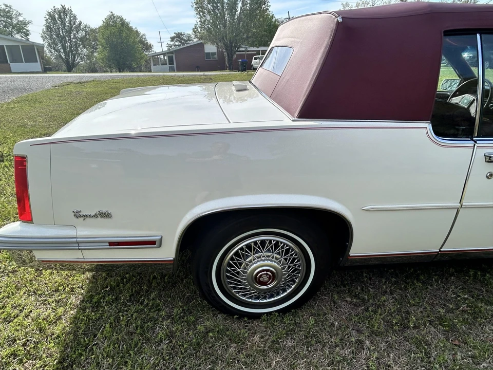 1988 Cadillac DeVille 6th Gen - Image 17 of 31