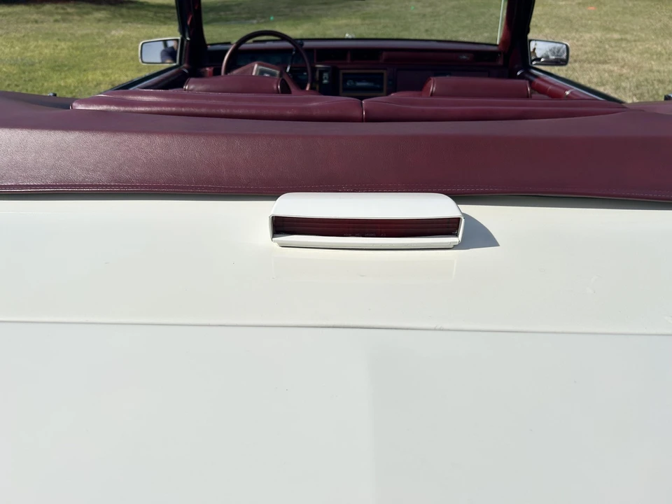 1988 Cadillac DeVille 6th Gen - Image 23 of 31