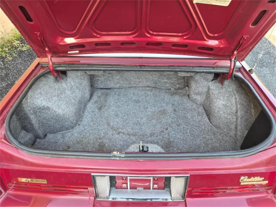 1988 Cadillac DeVille 6th Gen - Image 16 of 19