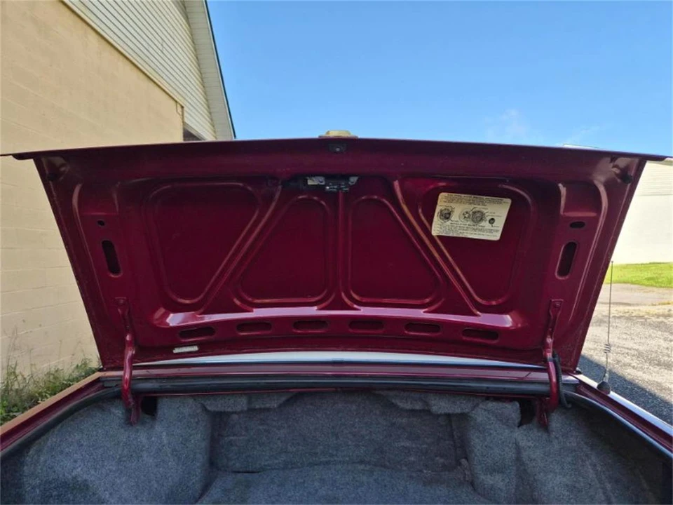 1988 Cadillac DeVille 6th Gen - Image 17 of 19