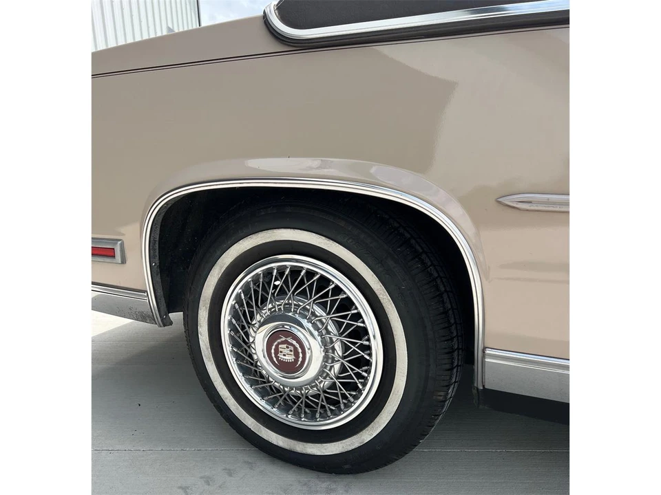 1988 Cadillac DeVille 6th Gen - Image 11 of 31