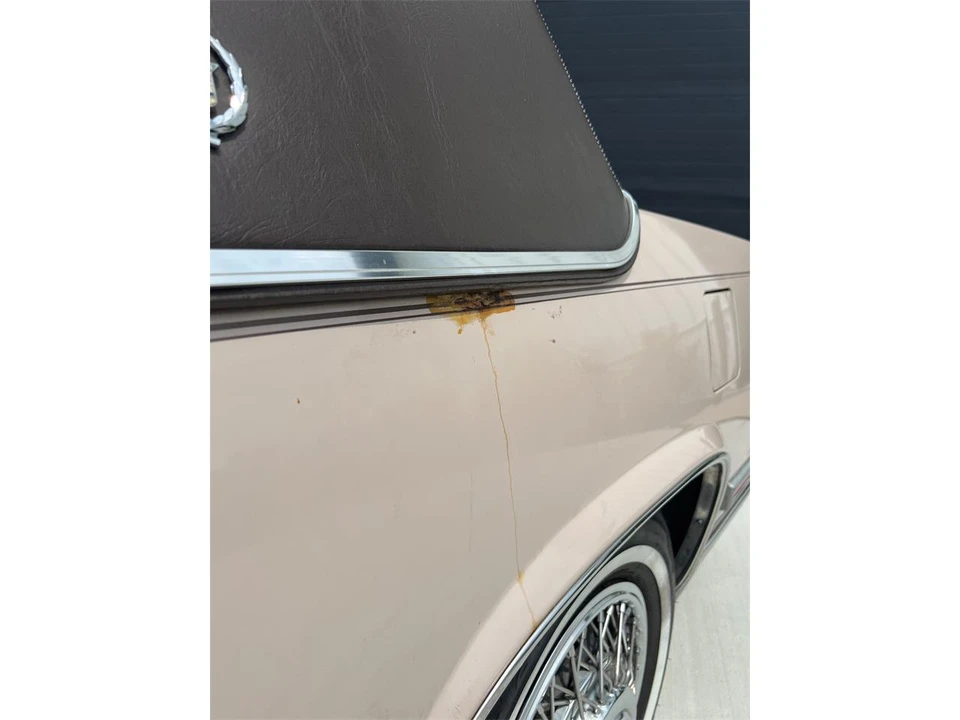 1988 Cadillac DeVille 6th Gen - Image 13 of 31