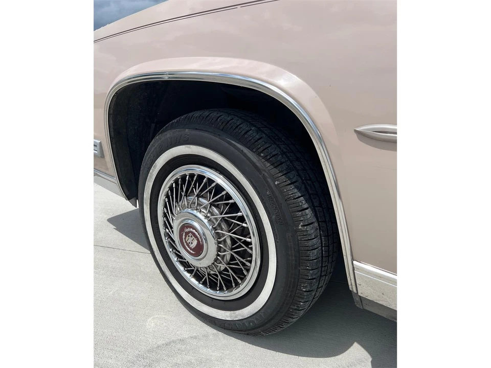 1988 Cadillac DeVille 6th Gen - Image 14 of 31