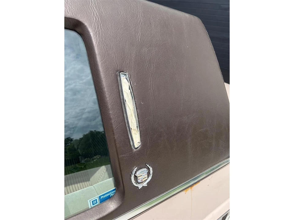 1988 Cadillac DeVille 6th Gen - Image 16 of 31