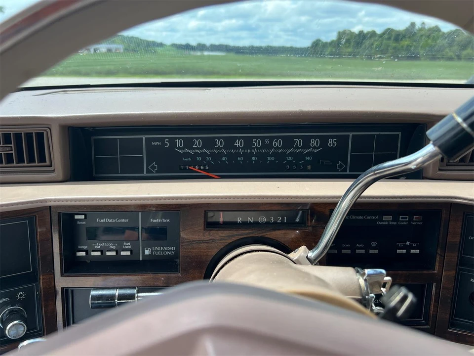 1988 Cadillac DeVille 6th Gen - Image 21 of 31