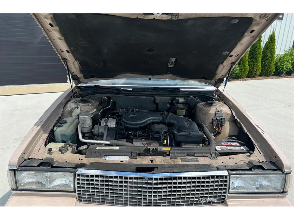 1988 Cadillac DeVille 6th Gen - Image 26 of 31
