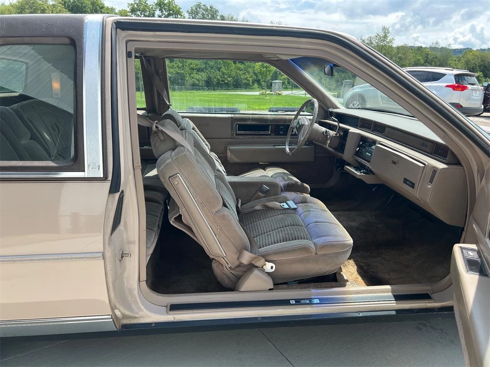 1988 Cadillac DeVille 6th Gen - Image 30 of 31