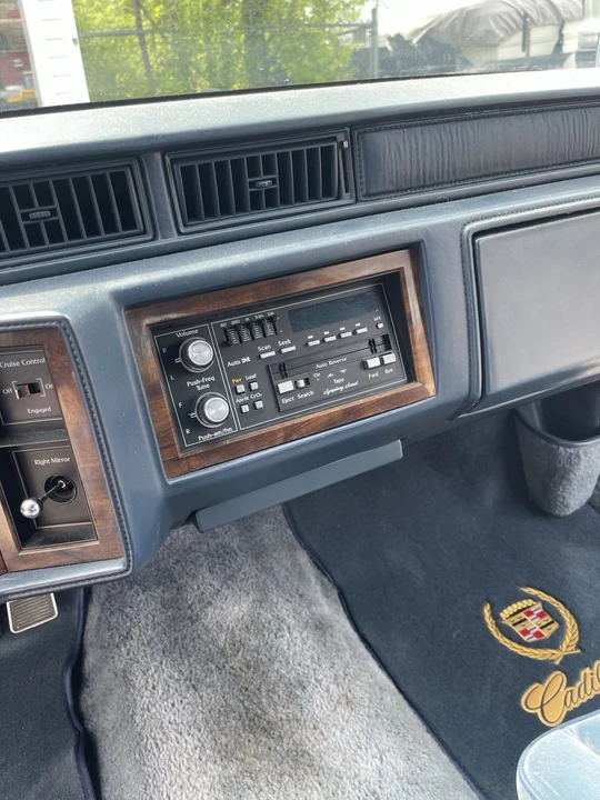 1988 Cadillac DeVille 6th Gen - Image 14 of 23