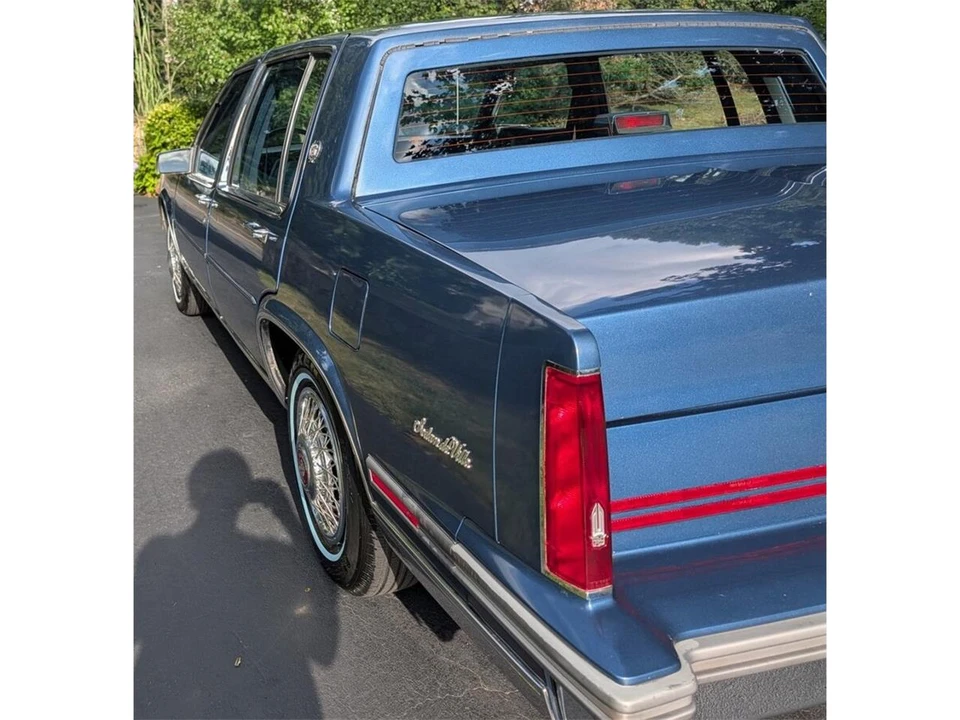 1988 Cadillac DeVille 6th Gen - Image 11 of 29