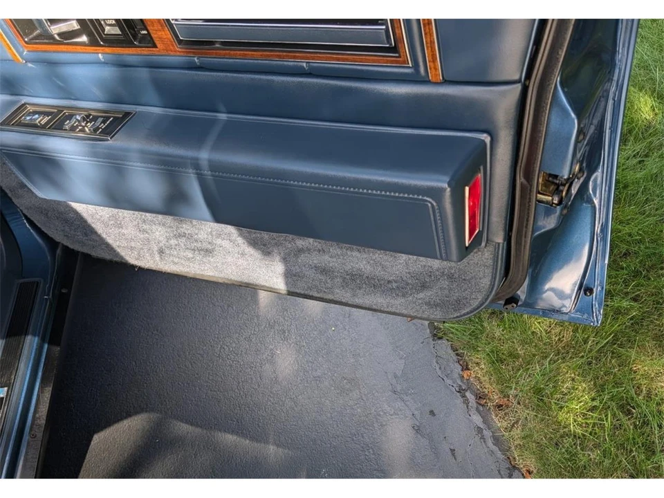 1988 Cadillac DeVille 6th Gen - Image 15 of 29