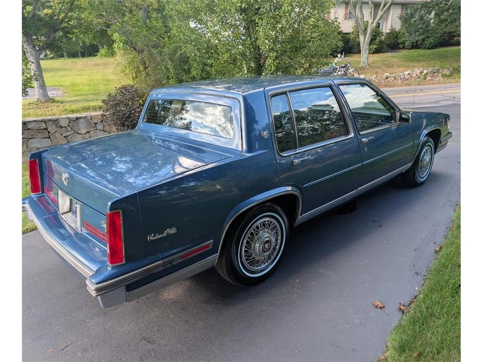 1988 Cadillac DeVille 6th Gen - Image 13 of 29