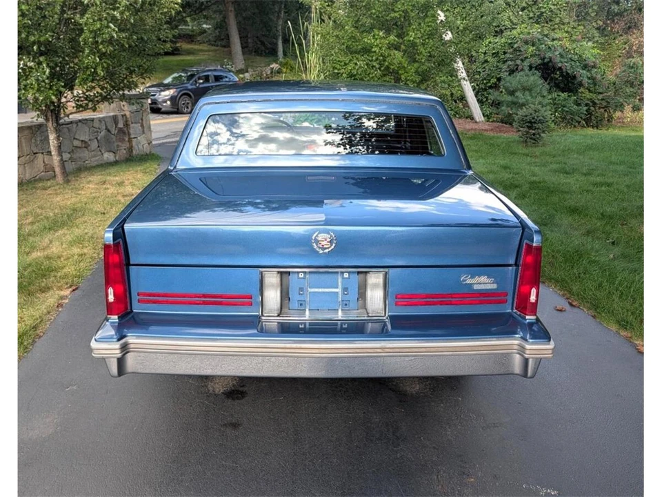 1988 Cadillac DeVille 6th Gen - Image 17 of 29