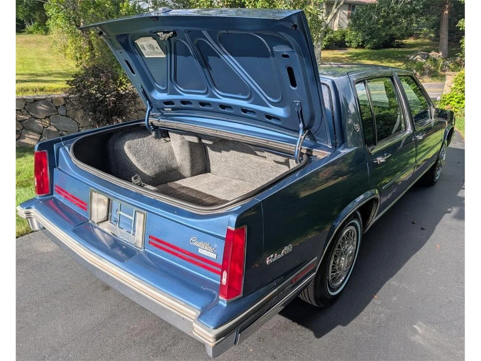 1988 Cadillac DeVille 6th Gen - Image 21 of 29
