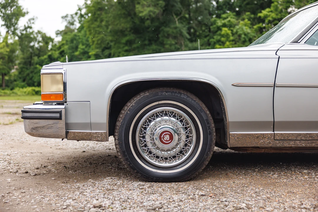 1988 Cadillac Fleetwood - Image 26 of 31
