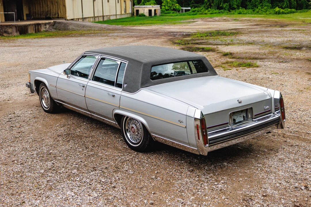 1988 Cadillac Fleetwood - Image 9 of 31