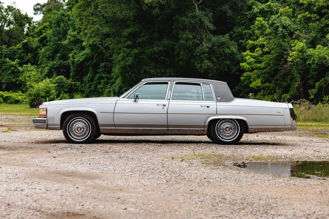 1988 Cadillac Fleetwood - Image 11 of 31