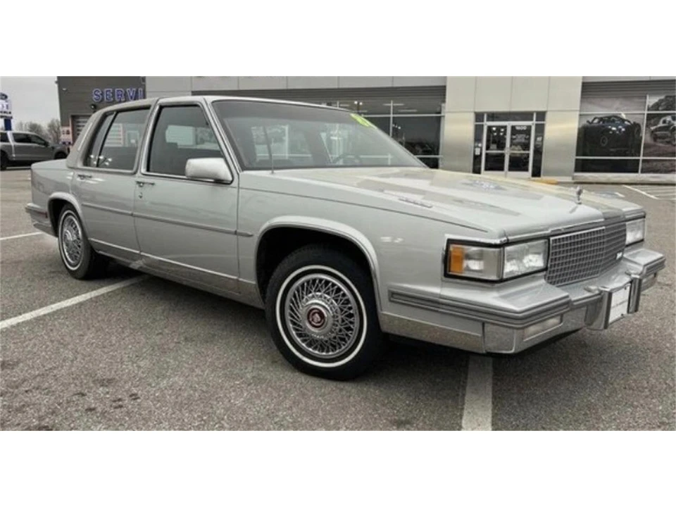 1988 Cadillac Fleetwood - Image 2 of 4