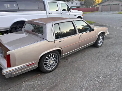 1988 Cadillac Fleetwood Sedan 4D
