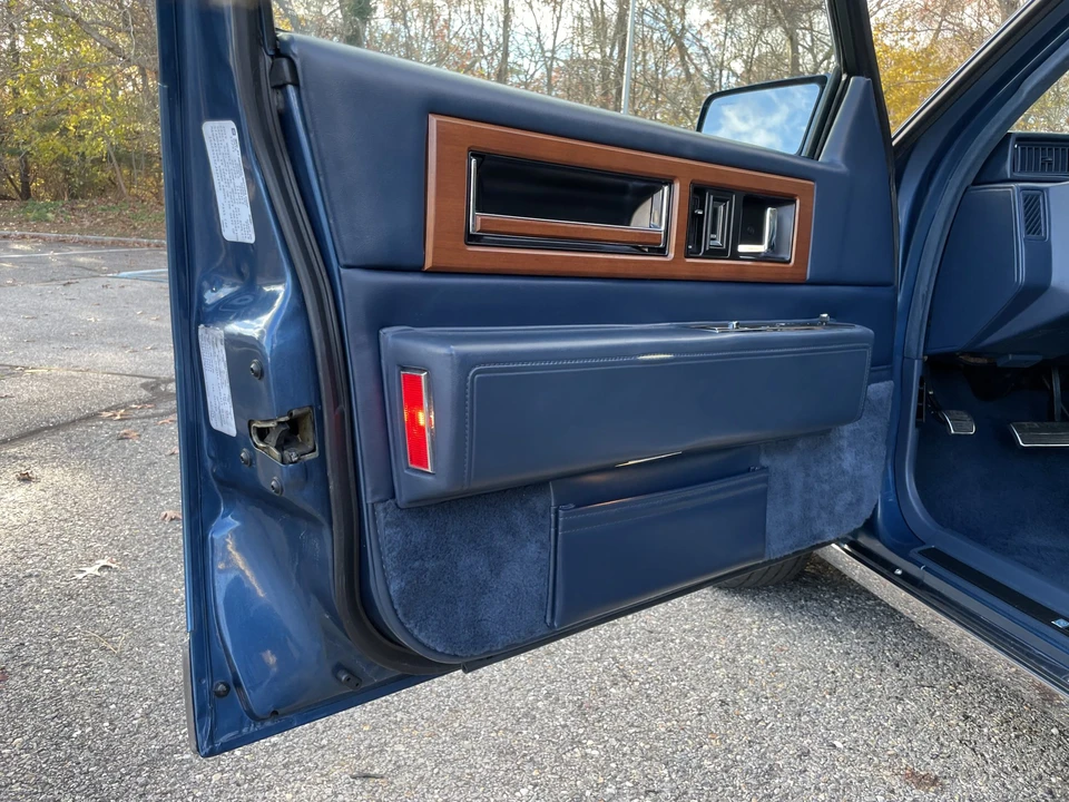 1988 Cadillac Fleetwood - Image 24 of 31