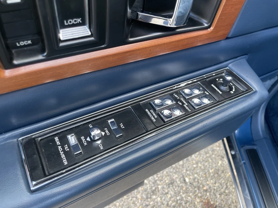 1988 Cadillac Fleetwood - Image 27 of 31