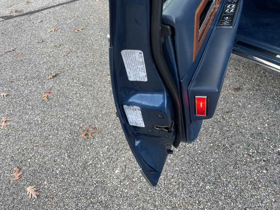 1988 Cadillac Fleetwood - Image 23 of 31