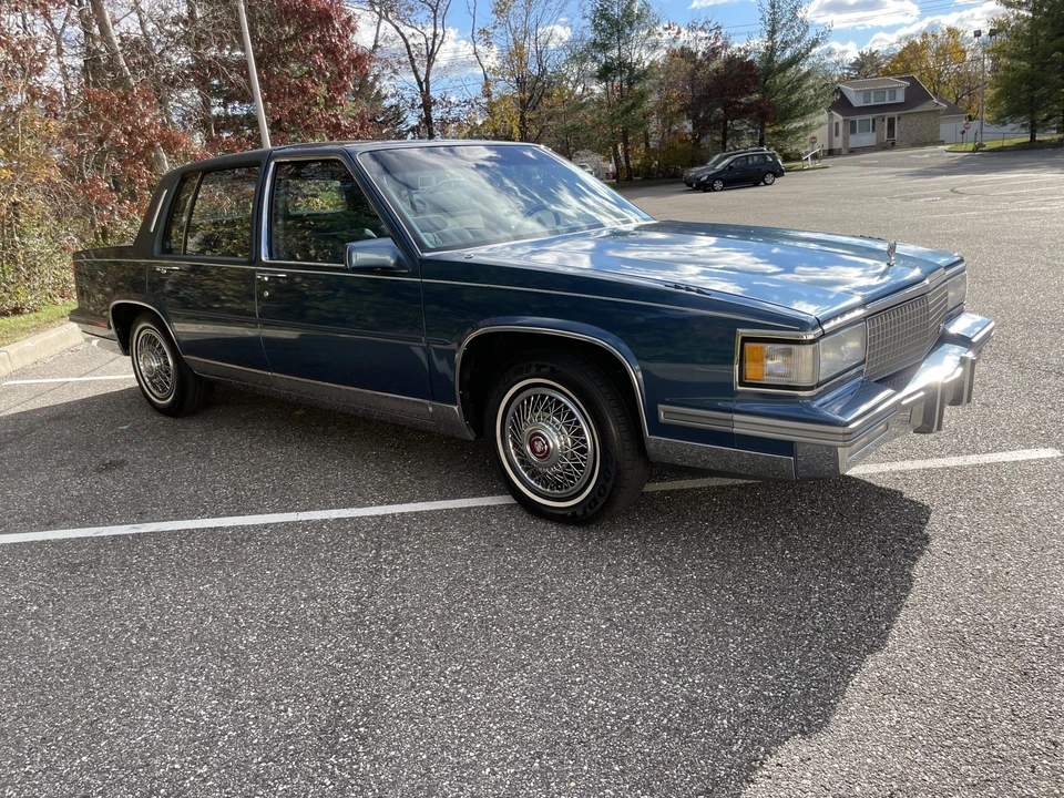 1988 Cadillac Fleetwood - Image 2 of 31