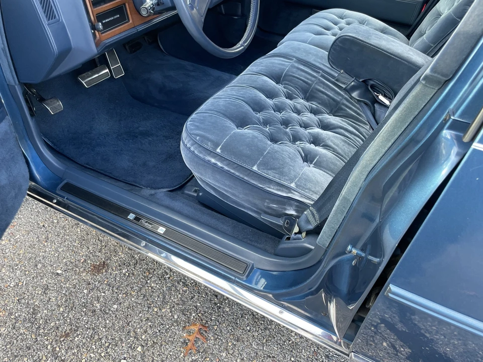 1988 Cadillac Fleetwood - Image 22 of 31
