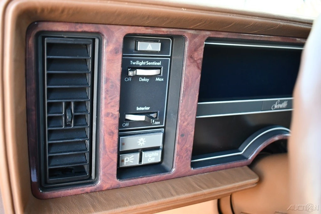 1988 Cadillac Seville - Image 23 of 24