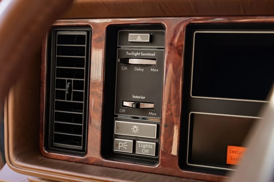 1988 Cadillac Seville - Image 13 of 27