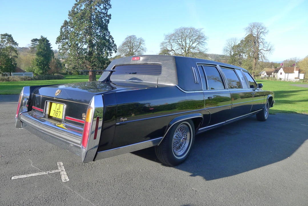 1988 Cadillac Brougham - Image 6 of 7