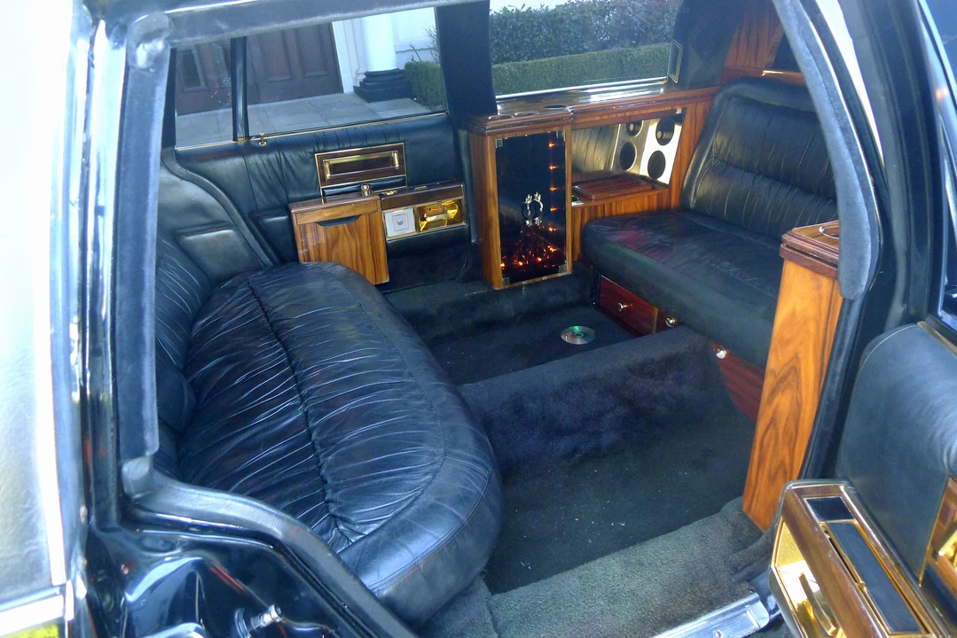 1988 Cadillac Brougham - Image 5 of 7