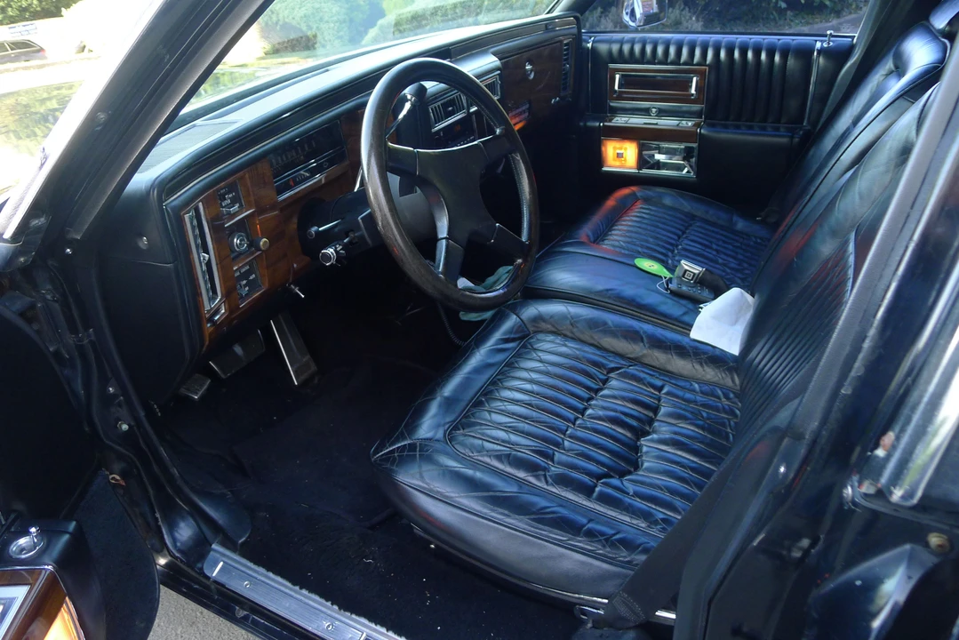 1988 Cadillac Brougham - Image 4 of 7